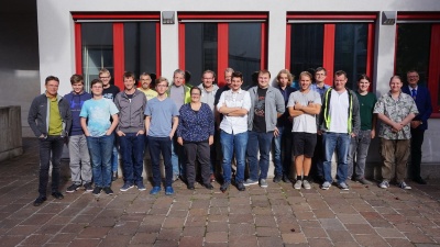 Gruppenbild Amateurfunkkurs 2018 HTL Innsbruck, Anichstraße (c) Manfred Mauler, OE7AAI